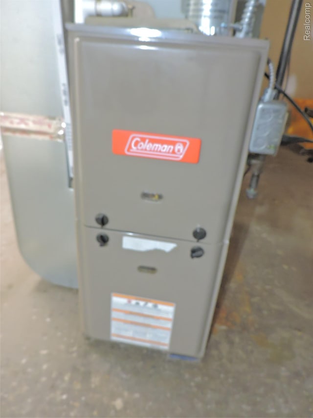 239 W Cornell Ave, Pontiac, MI 48340 - utilities featuring heating unit