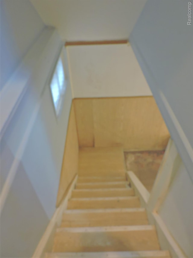 239 W Cornell Ave, Pontiac, MI 48340 - view of stairs