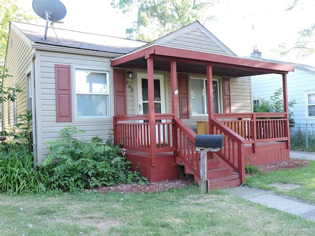 239 W Cornell Ave, Pontiac, MI 48340 - bungalow-style house featuring a porch and a front lawn
