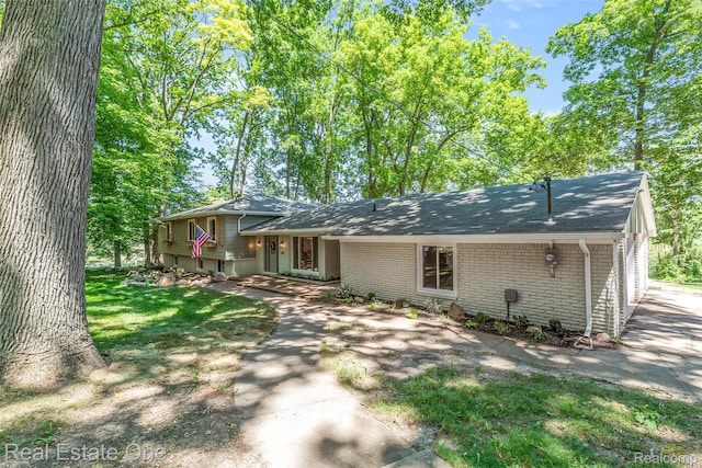 396 Hickory Ln, Lapeer, MI 48446 - photo 2