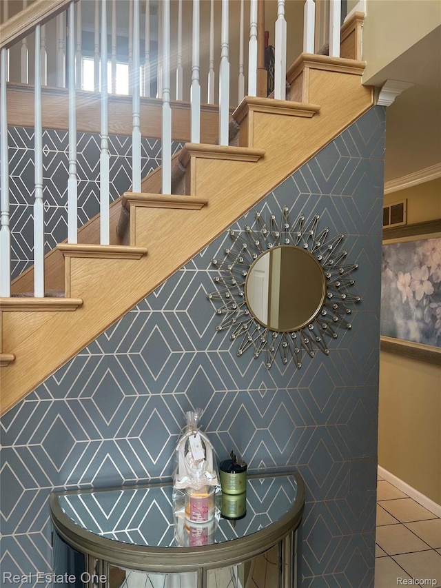 36339 Cecilia Dr, Sterling Heights, MI 48312 - detailed view of ornamental molding and baseboards