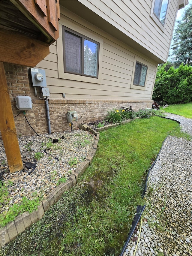 5605 Northcrest Xing, Clarkston, MI 48346 - view of property exterior with a lawn