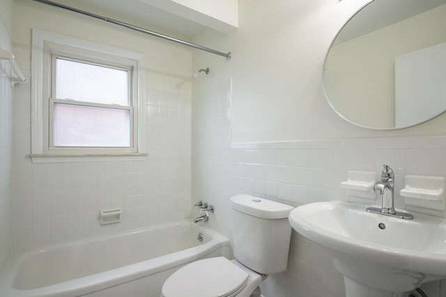9250 Rosedale Blvd, Allen Park, MI 48101 - bathroom with tile walls and shower / bath combination