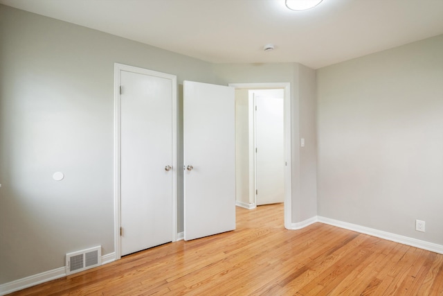 9250 Rosedale Blvd, Allen Park, MI 48101 - unfurnished bedroom featuring light wood finished floors