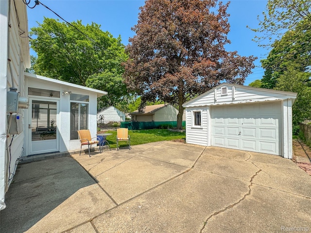2195 Pembroke Rd, Birmingham, MI 48009 - detached garage featuring concrete driveway
