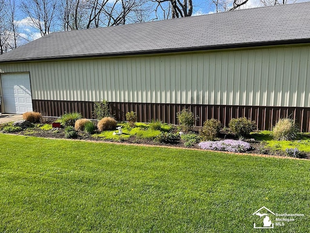 7007 Jackman Rd, Temperance, MI 48182 - view of side of property featuring a yard and a garage