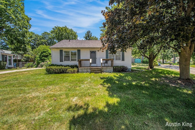 3156 Tuell St NW, Grand Rapids, MI 49504 - view of front of house featuring a front lawn