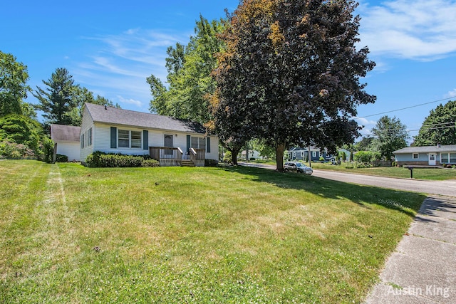 3156 Tuell St NW, Grand Rapids, MI 49504 - single story home with a front yard