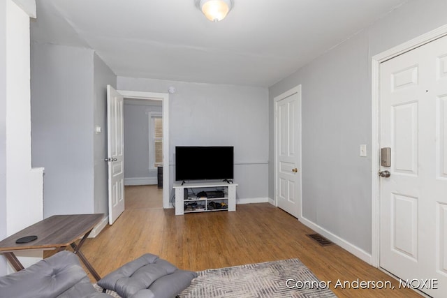 1523 Broadway Ave NW, Grand Rapids, MI 49504 - living room with wood finished floors and baseboards