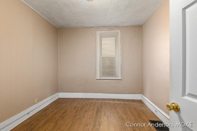 1523 Broadway Ave NW, Grand Rapids, MI 49504 - empty room with wood finished floors and a textured ceiling
