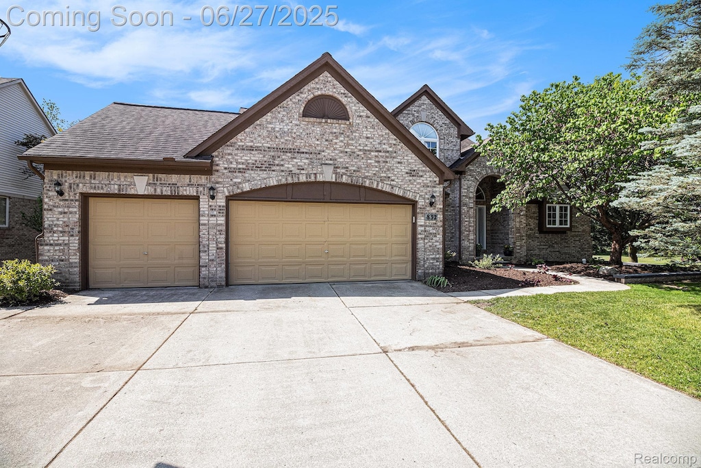 832 Townsend Dr, South Lyon, MI 48178 - photo 1