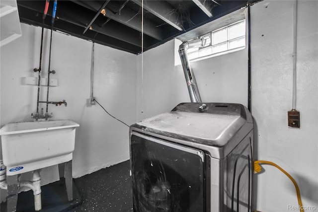 10825 E Outer Dr, Detroit, MI 48224 - laundry area with washer / dryer