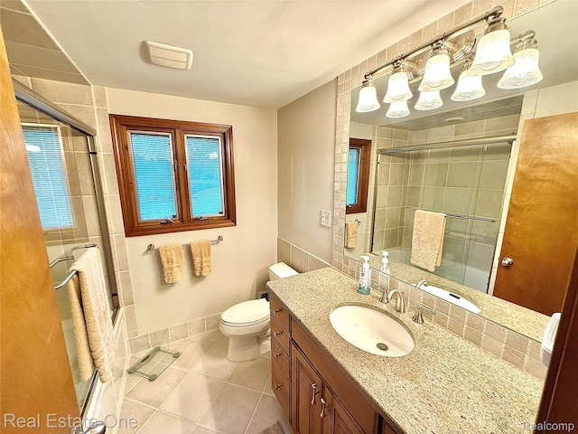2546 Limerick Ln, Troy, MI 48098 - bathroom featuring a tile shower, vanity, and tile patterned floors
