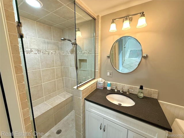 2546 Limerick Ln, Troy, MI 48098 - bathroom featuring tiled shower and vanity