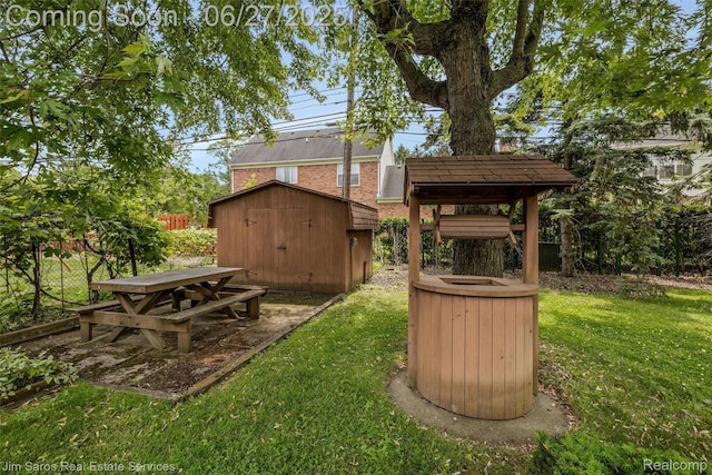 693 Anita Ave, Grosse Pointe Woods, MI 48236 - view of grassy yard with a storage shed