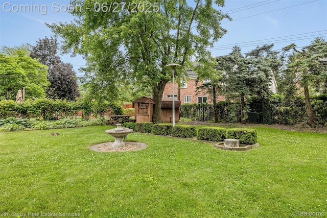 693 Anita Ave, Grosse Pointe Woods, MI 48236 - view of yard