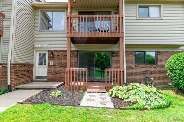 10228 Nancys Blvd Unit 33, Grosse Ile, MI 48138 - property entrance with brick siding and a balcony