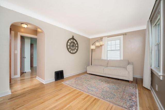 1608 Cambridge Dr, Kalamazoo, MI 49001 - living area featuring arched walkways and light wood-type flooring