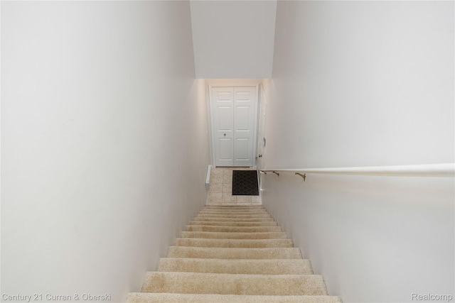 29611 Fox Run Cir, Warren, MI 48092 - view of staircase