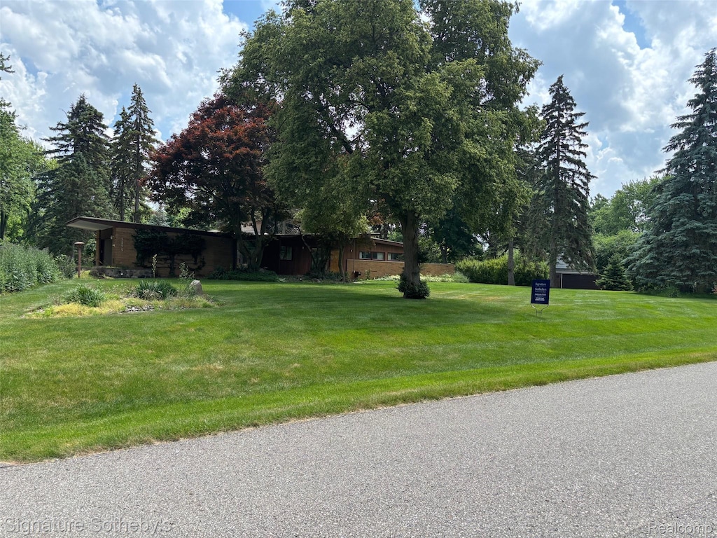 3975 Stonecrest Rd, West Bloomfield, MI 48322 - view of road