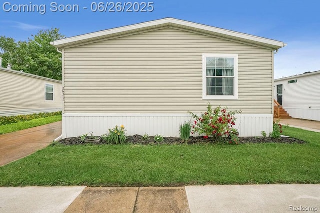 26317 Cherokee E, Flat Rock, MI 48134 - view of side of property featuring a lawn