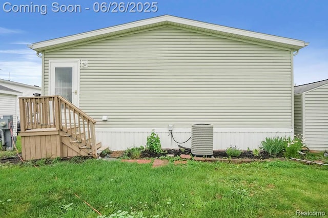 26317 Cherokee E, Flat Rock, MI 48134 - view of property exterior with a lawn