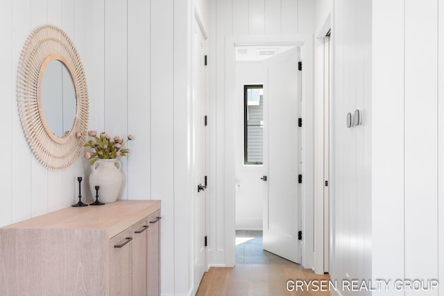 1351 Bayview Dr, Holland, MI 49423 - corridor featuring light wood-style flooring
