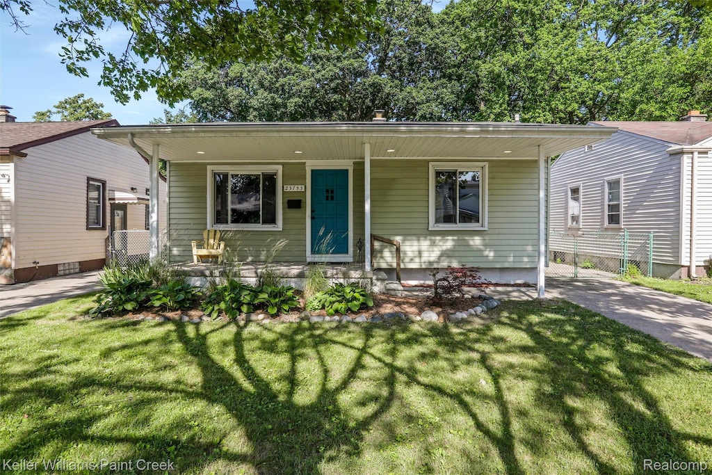 23753 Davey Ave, Hazel Park, MI 48030 - bungalow-style house with a porch