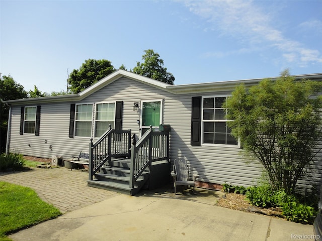 29269 Hidden River Dr, Gibraltar, MI 48173 - manufactured / mobile home with a patio