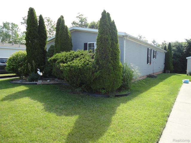 29269 Hidden River Dr, Gibraltar, MI 48173 - view of property exterior featuring a yard