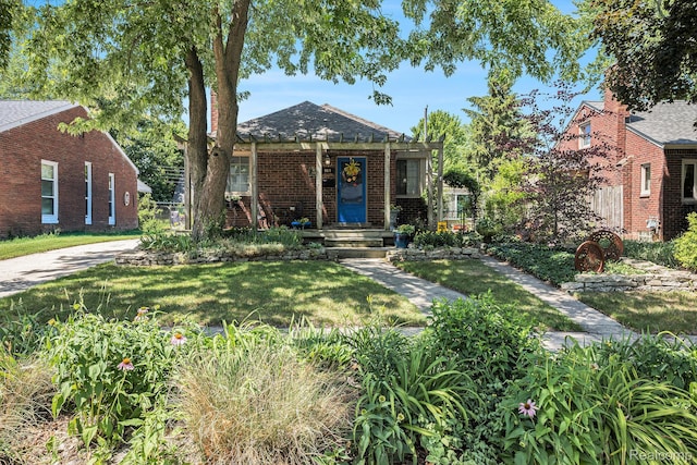 964 W Marshall St, Ferndale, MI 48220 - bungalow-style home featuring brick siding and a front lawn
