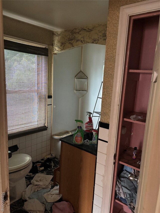 16551 Ardmore St, Detroit, MI 48235 - bathroom with plenty of natural light and tile walls