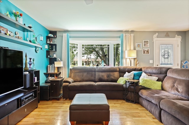 5255 E Holland Rd, Saginaw, MI 48601 - living room featuring light wood finished floors