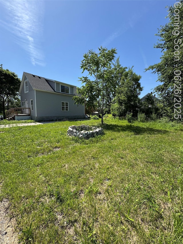 2063 Meade St, Hamtramck, MI 48212 - view of grassy yard with a deck