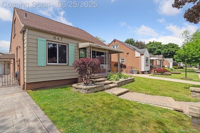 647 Farnham Ave, Lincoln Park, MI 48146 - bungalow-style house with a front yard, a gate, roof with shingles, and covered porch