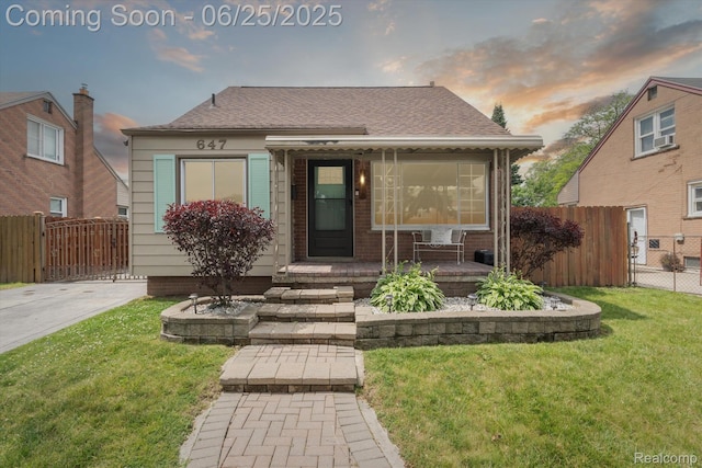 647 Farnham Ave, Lincoln Park, MI 48146 - view of front of property featuring a shingled roof