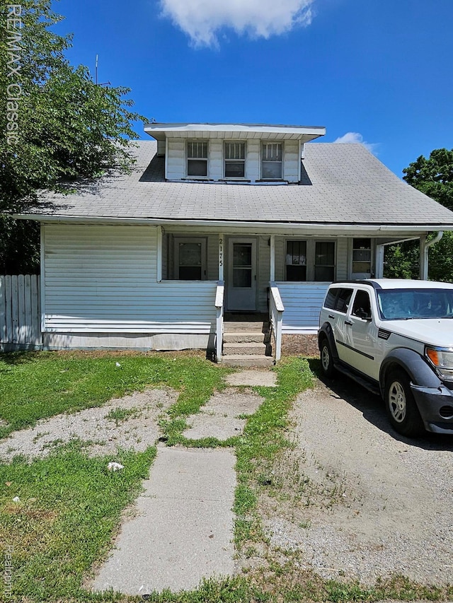 2175 E Bristol Rd, Davison, MI 48529 - view of front facade featuring a porch