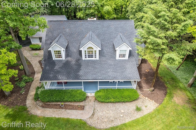 8123 Baypointe Dr, Brighton, MI 48114 - cape cod-style house featuring a shingled roof