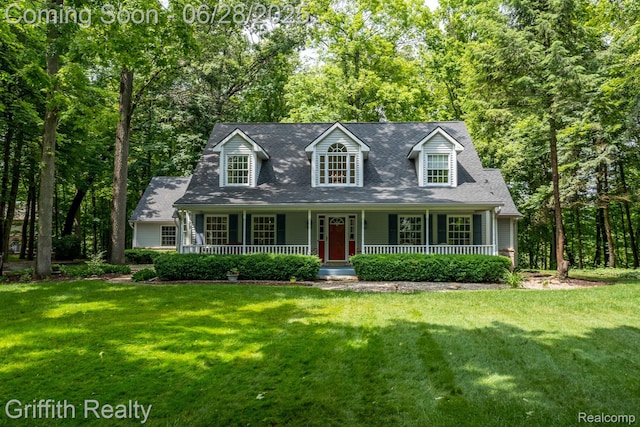 8123 Baypointe Dr, Brighton, MI 48114 - cape cod-style house featuring covered porch and a front yard