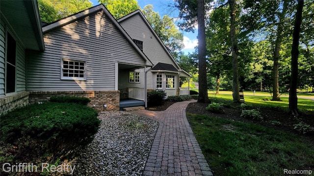 8123 Baypointe Dr, Brighton, MI 48114 - view of front of home