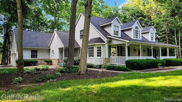 8123 Baypointe Dr, Brighton, MI 48114 - new england style home featuring a porch, a front yard, and roof with shingles