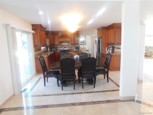 41431 Tarragon Dr, Sterling Heights, MI 48314 - dining area with inlaid floor details and recessed lighting