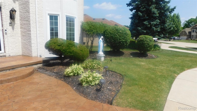 41431 Tarragon Dr, Sterling Heights, MI 48314 - view of green lawn
