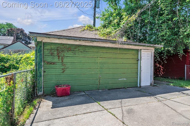2675 Fleet St, Detroit, MI 48238 - view of garage