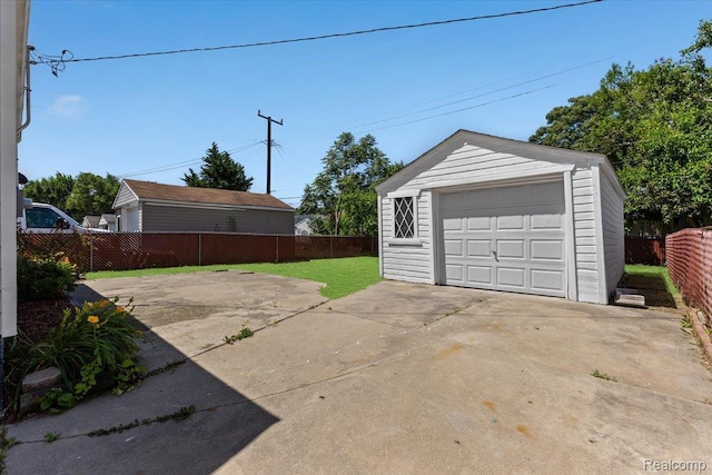 21525 Syracuse Ave, Warren, MI 48091 - detached garage featuring concrete driveway