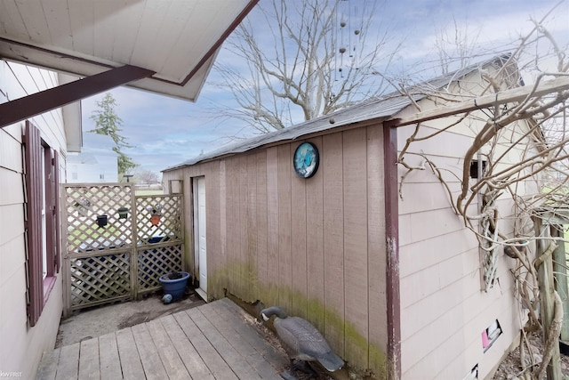615 Saginaw St, Vassar, MI 48768 - view of side of property with a deck