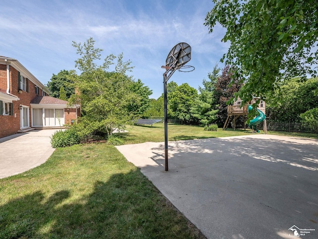 255 Maywood Ave, Monroe, MI 48162 - view of yard