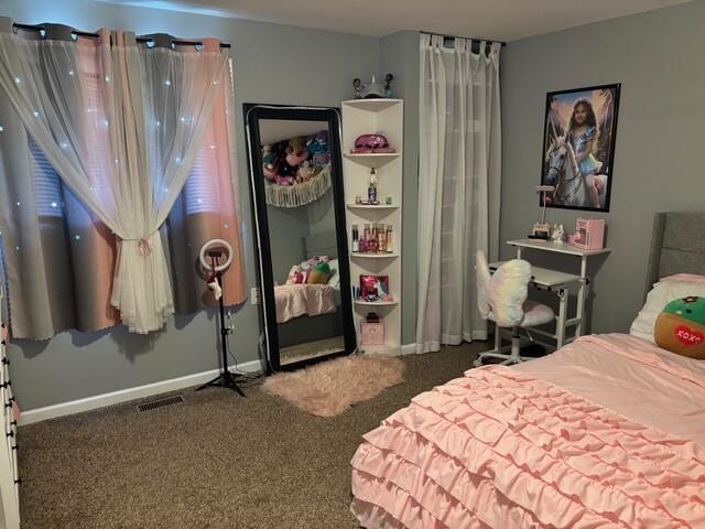 137 Apperson Rd, Battle Creek, MI 49015 - carpeted bedroom featuring baseboards