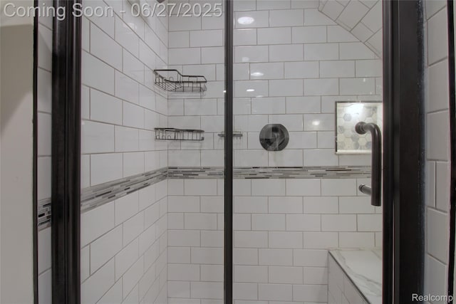 2371 Allard Ave, Grosse Pointe Woods, MI 48236 - full bath featuring tiled shower