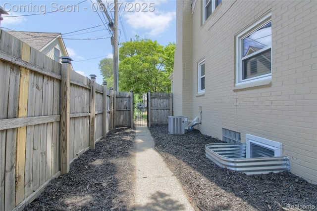 2371 Allard Ave, Grosse Pointe Woods, MI 48236 - view of yard with a gate